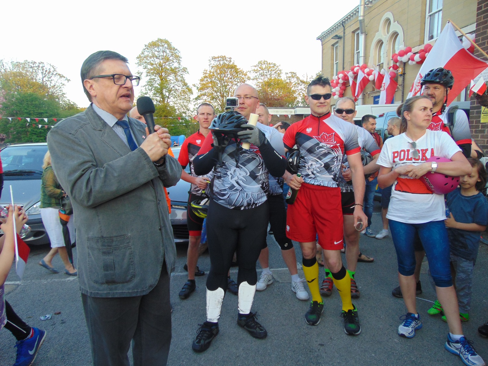 An image of the Polish consul in Manchester celebrating Polish Heritage Day